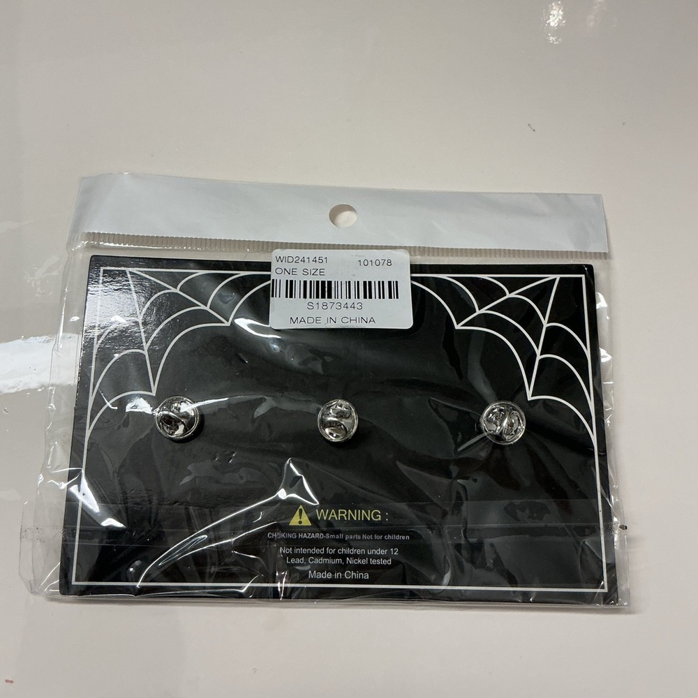 Widow Enamel Pin Set - Black and Silver pentagram doom - Picture 2 of 2